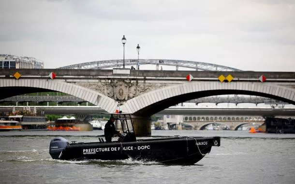 Polícia no Rio Sena