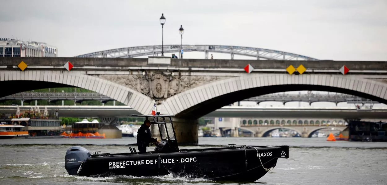 Polícia no Rio Sena