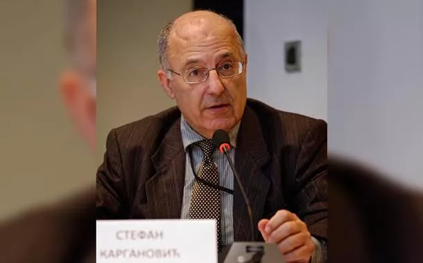 À medida que o Estado "definha", as multinacionais entram em frenesi