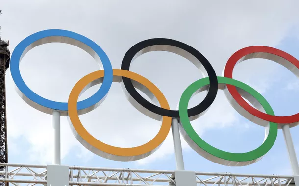 Medalhista diz que atletas encontraram vermes na comida da Vila Olímpica