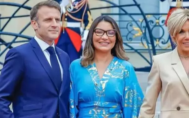 Representando Lula na cerimônia de abertura das Olimpíadas, Janja é recepcionada por Macron em Paris