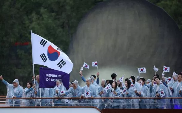 Delegação sul-coreana na cerimônia de abertura da Paris 2024
 26/7/2024    REUTERS/Claudia Greco