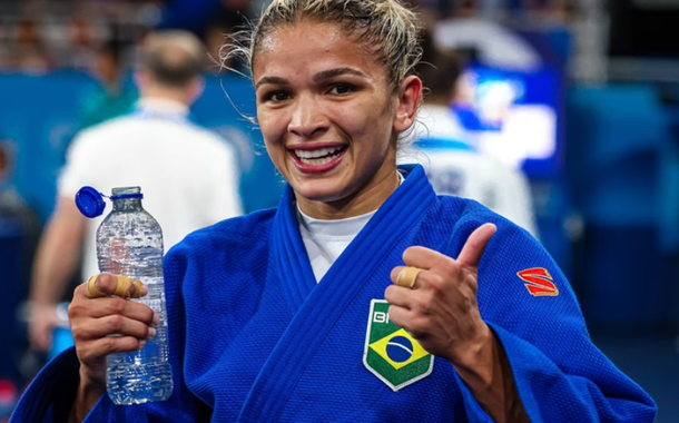 Judoca Larissa Pimenta derrota atleta italiana e conquista medalha de bronze para o Brasil