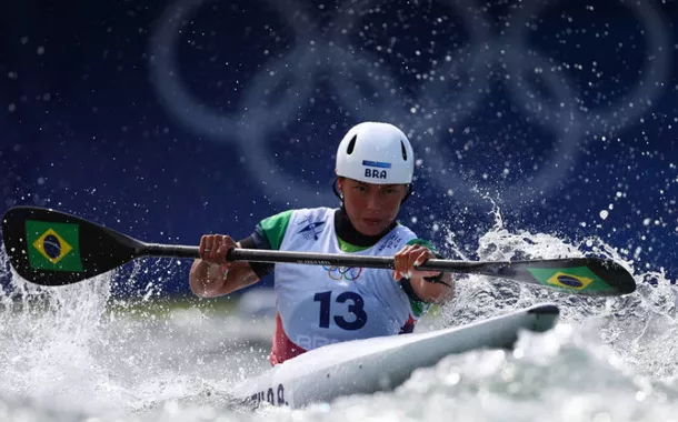 Ana Sátila conquista o quarto lugar na canoagem, o melhor resultado já obtido pelo Brasil na modalidade