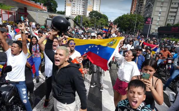 Extrema-direita recorre à violência e promove atos em Caracas contra Maduro (vídeo)