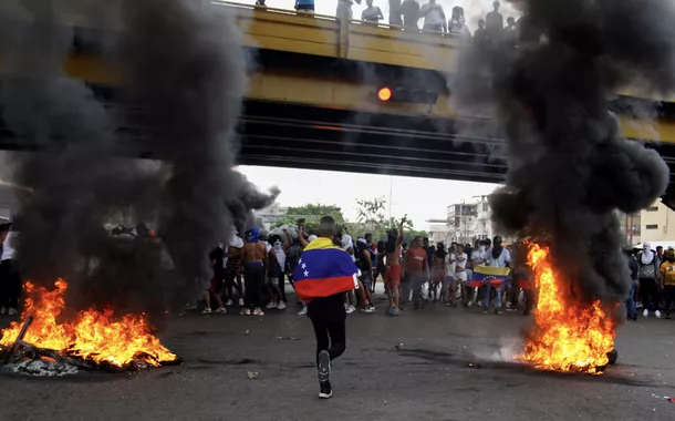 Protesto em Caracas após a vitória de Nicolás Maduro