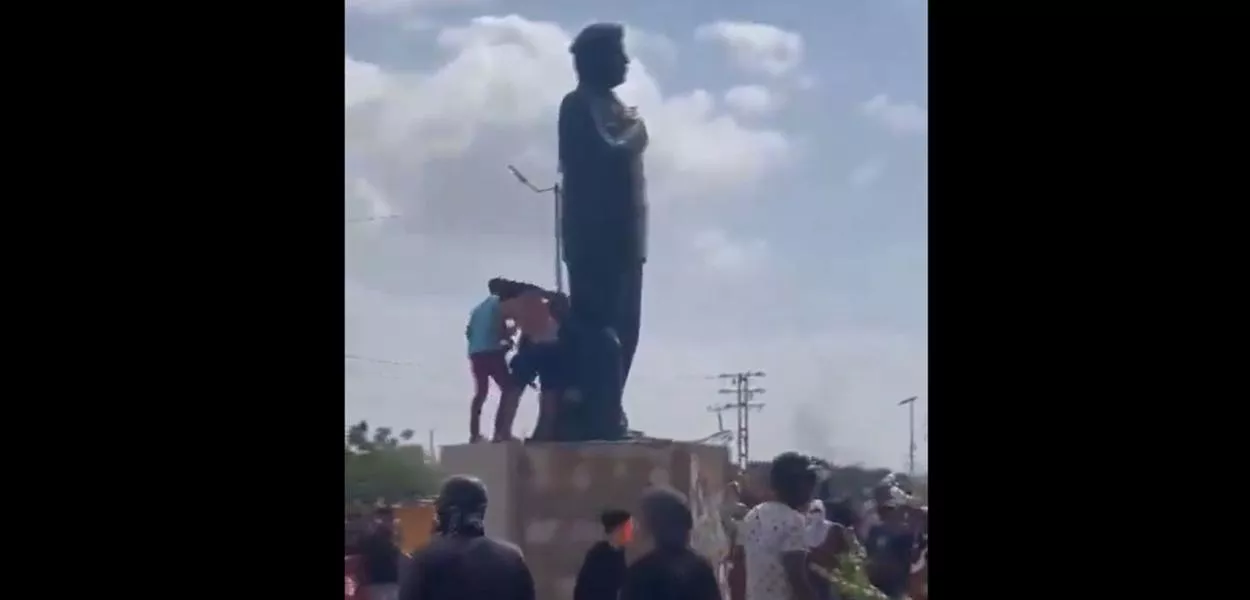 Estátua de Hugo Chávez