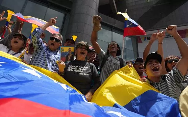 Manifestantes anti-Maduro em Caracas, Venezuela 
30/07/2024
REUTERS/Alexandre Meneghini