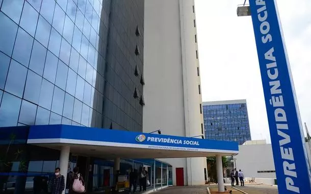 Lula coordena reunião sobre ressarcimento de aposentados do INSS