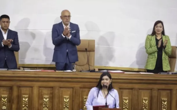 Parlamento da Venezuela aprova acordo que reconhece vitória de Maduro