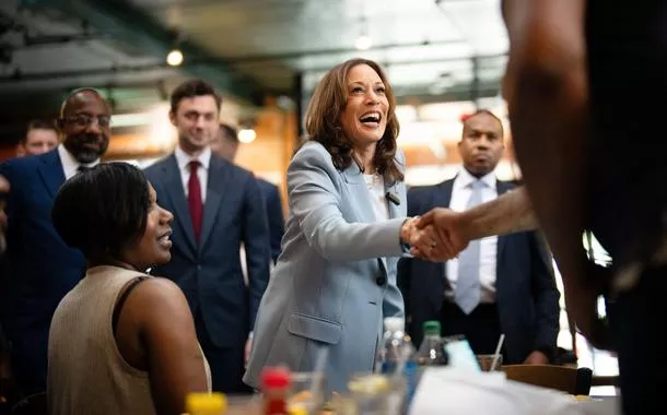 Kamala Harris conquista apoio majoritário para candidatura presidencial dos EUA