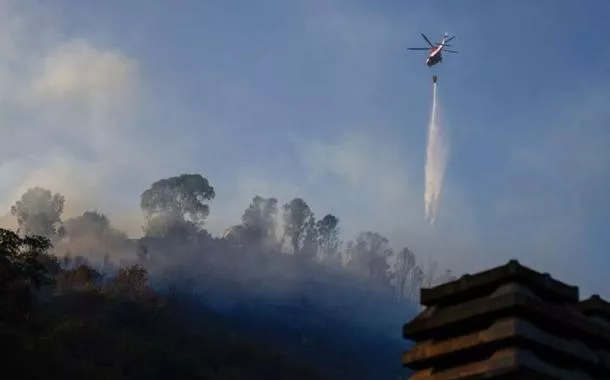 Incêndio de grande proporção causa evacuações em Roma