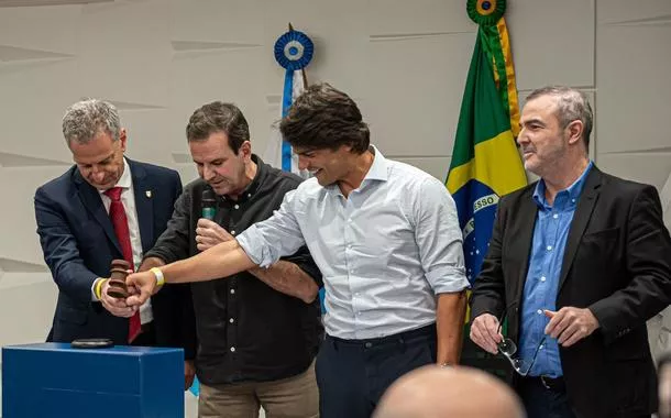 Arremate do terreno do Gasômetrosorteio na roletaleilão realizado no auditório da Prefeitura do Rio