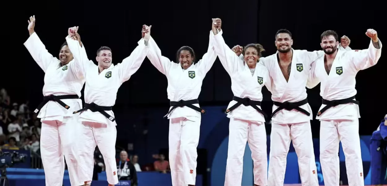 Judocas do Brasil comemoram medalha de bronze em Paris 2024