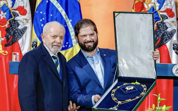 Presidente Luiz Inácio Lula da Silva e o presidente do Chile, Gabriel Boric, durante a cerimônia de troca de condecorações, no Pátio das Camélias do Palácio de La Moneda,bet365 com ptSantiago - Chile.