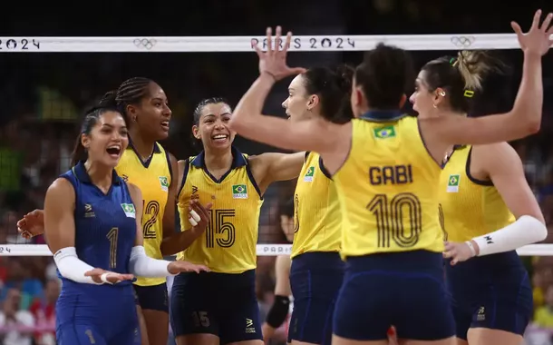 Brasil vence República Dominicana e vai à semifinal no vôlei feminino