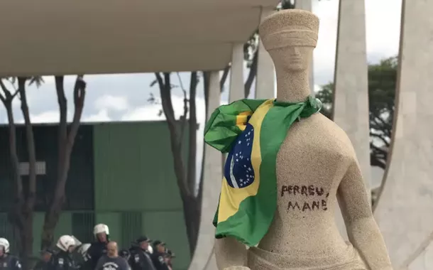 Maioria no STF torna ré bolsonarista que escreveu 'perdeu, mané' em estátua 'A Justiça'