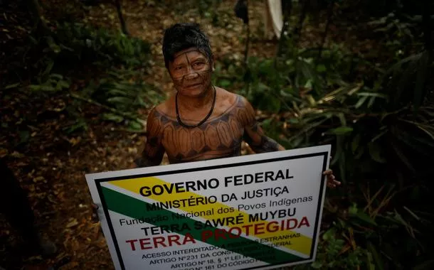 Cacique Juarez Saw, da aldeia Sawré Muybu, com placa para demarcação100 euros freebet winamaxterritório100 euros freebet winamaxItaiatuba, no Pará
19/07/2024
REUTERS/Adriano Machado