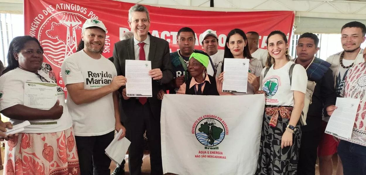 Integrantes do Movimento dos Atingidos por Barragens entregam carta ao mnistro-chefe da Secretaria-Geral da Presidência da República, Márcio Macedo,por participação na Repactuação pela tragédia em Mariana (MG)