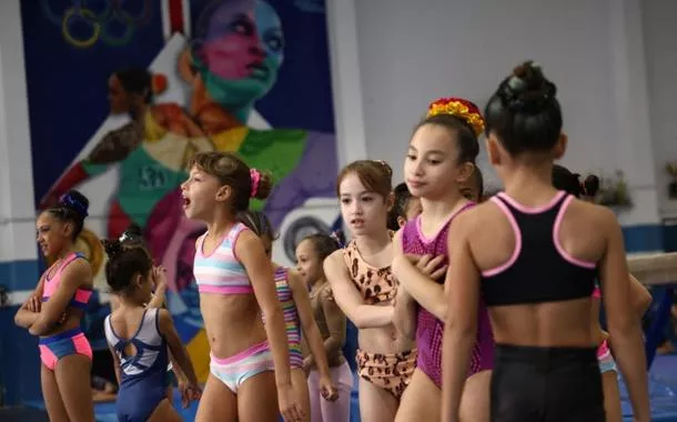 Inspiradas por Rebeca Andrade, centenas de meninas entram para aulas de ginástica