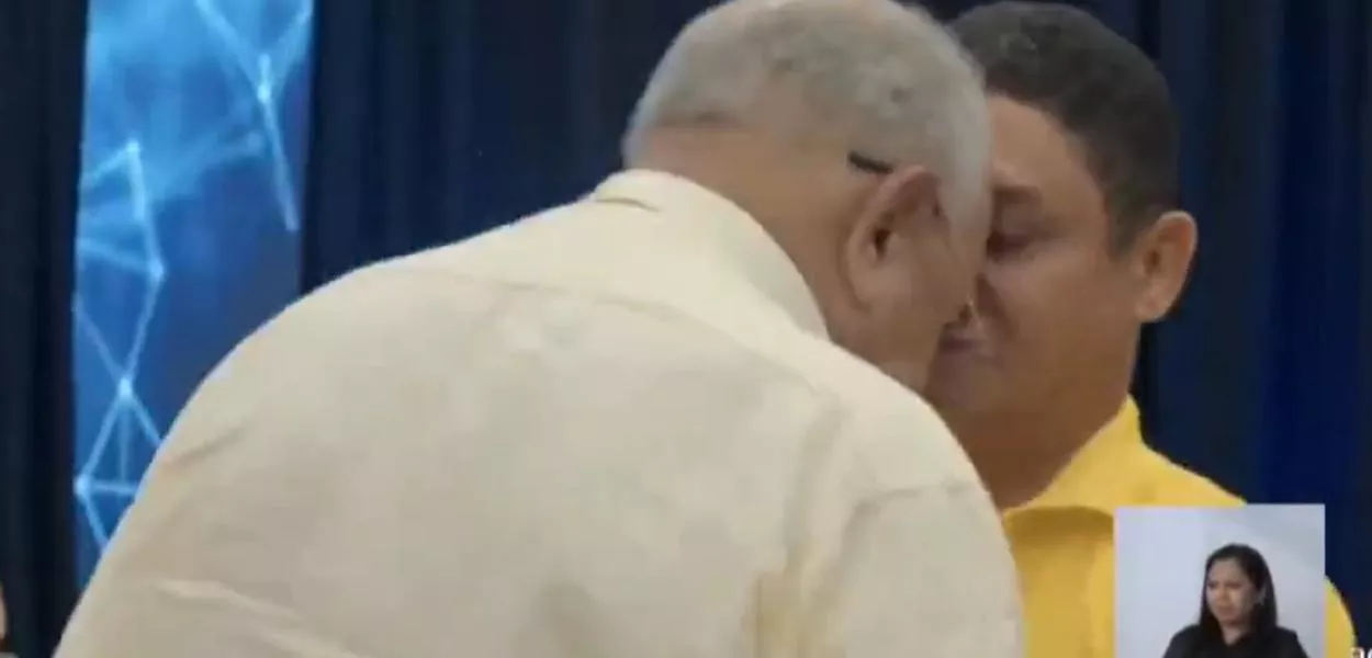 Prefeito de Teresina dá cabeçada em adversário do Psol durante debate ao vivo na Band (vídeo)