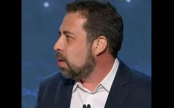 Em debate entre candidatos à prefeitura de SP, Boulos critica postura de adversários: "Tem gente que gosta de rolar na lama"