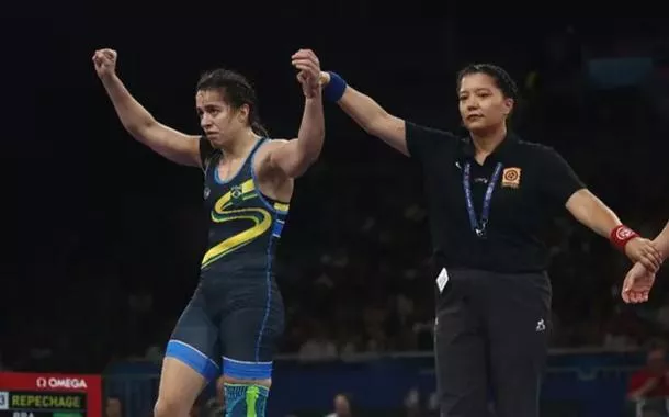 Giullia Penalber avança e luta pelo bronze no wrestling nesta sexta