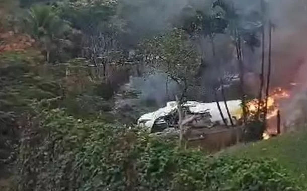 Avião cai em Valinhos, interior de São Paulo