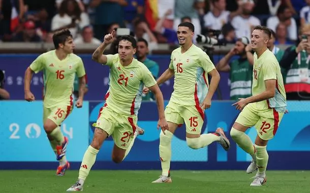 Camello comemora quarto gol da Espanha contra a França
09/08/2024
