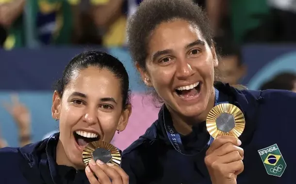 Duda e Ana Patrícia conquistam ouro para o Brasil no vôleibet365 cupom descontopraia femininobet365 cupom descontoParis