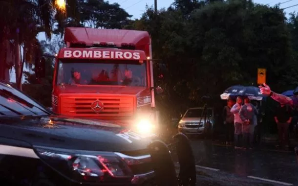 'Os corpos estão como se estivessem sentados em seus assentos', diz bombeiro sobre avião que caiu em Vinhedo