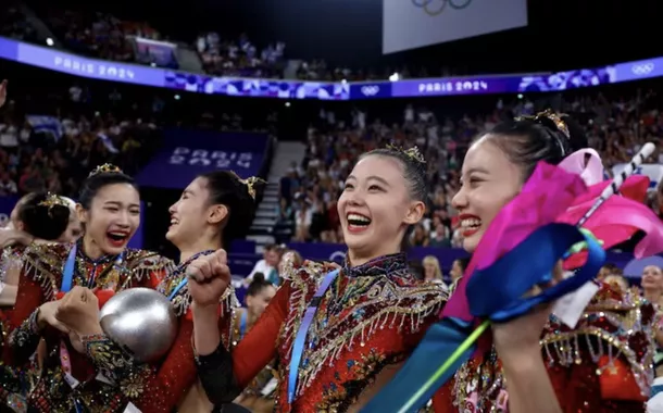 Olimpíadas de Paris 2024 - Ginástica Rítmica - Final geral do grupo - Arena Porte de La Chapelle, Paris, França - 10 de agosto de 2024. Time China comemora a conquista do ouro