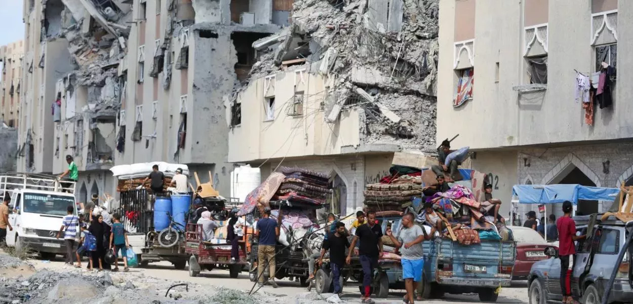 Palestinos deslocam-se na Faixa de Gaza