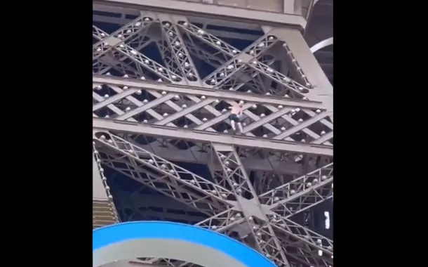 Polícia prende alpinista que tentou escalar a Torre Eiffel no último dia das Olimpíadas de Paris