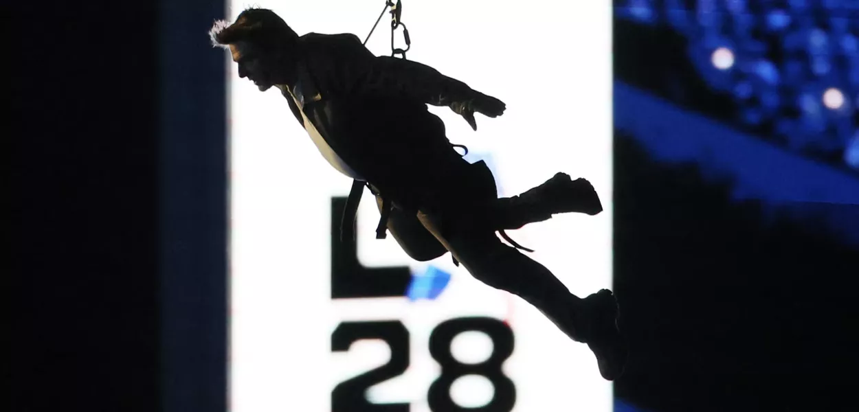 Tom Cruise no encerramento das Olimpíadas de Paris 2024