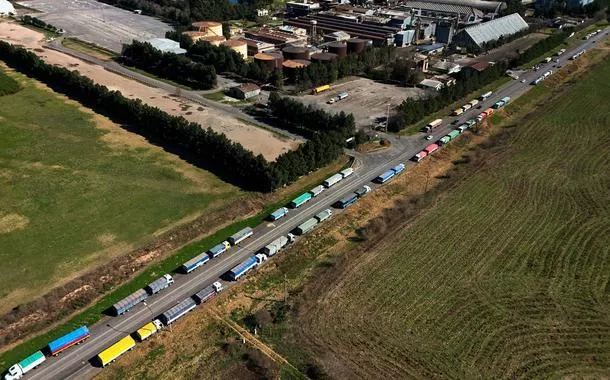 Milei impõe fim forçado à greve dos trabalhadores da indústriabwin jogo do tigresoja na Argentina