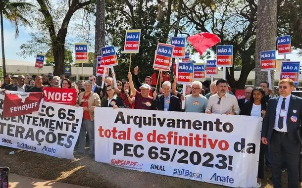 Atoaposta 1frente ao Anexo II do Senado Federal, promovido pelo SINAL contra a Propostaaposta 1Emenda à Constituição (PEC) 65/2023