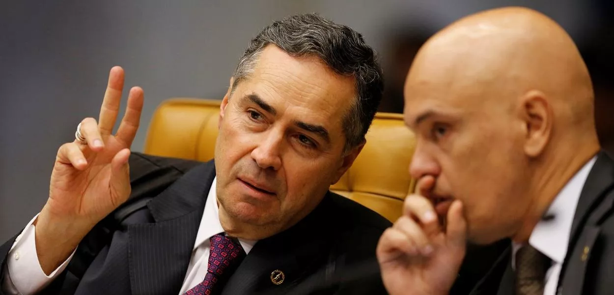 Ministros Luís Roberto Barroso e Alexandre de Moraes durante sessão do STF em Brasília