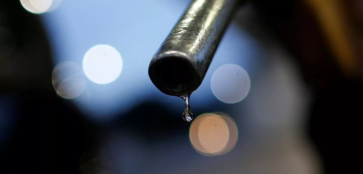 Pistola de gasolina em posto de combustíveis, em Brasília
07/03/2022
REUTERS/Adriano Machado