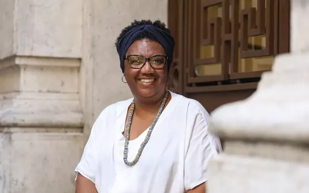 “Brasil não se enxerga no espelho”, diz artista negra Rosana Paulino