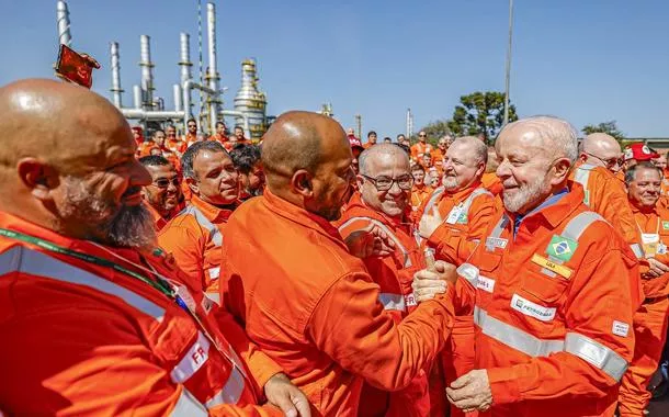 Lula se emociona ao relembrar prisão política e agradece apoio do povo: "aquilo marcou a minha vida"