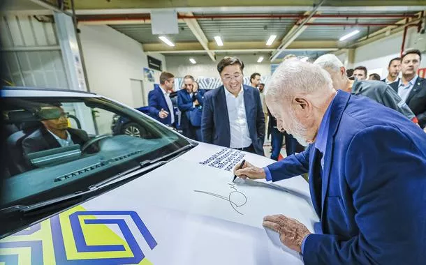 Lula na fábrica da Renault no PR