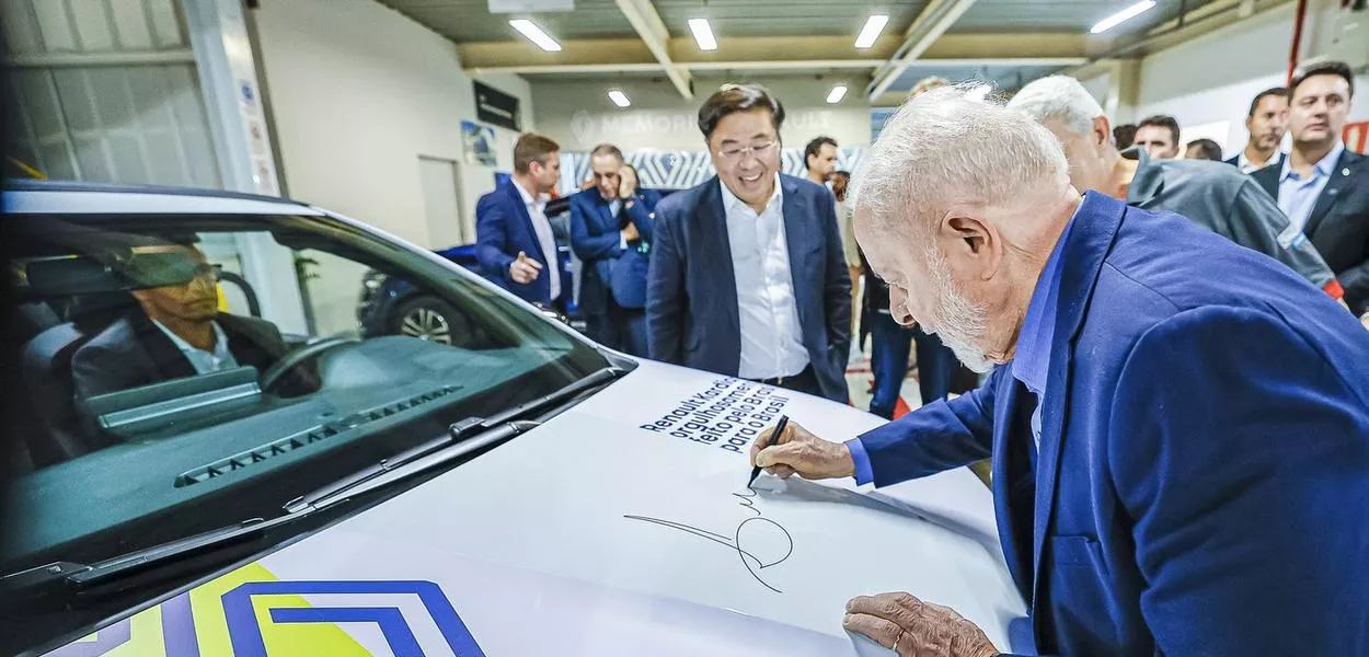 Lula na fábrica da Renault no PR