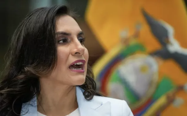 Vice-presidente do Equador denuncia ofensiva misógina e fala em golpe de Estado