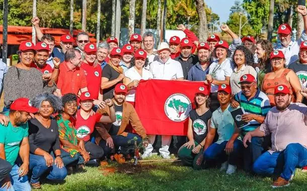 Lula deve visitar acampamento do MST na próxima sexta