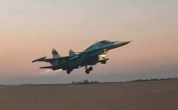 Bombardeiro russo Su-34 destrói blindados ucranianos na regiãoregras roleta casinoKursk