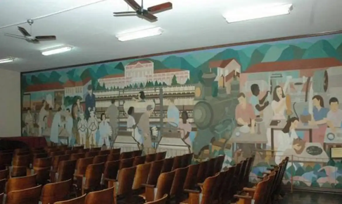 Painel História de Petrópolis, feito pela artista modernista Djanira da Motta e Silva em 1953