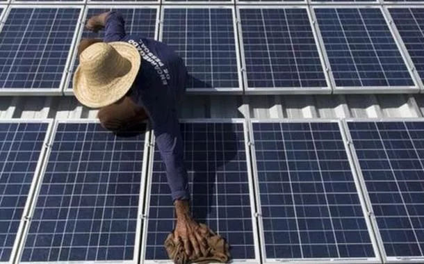 Brasil é o 4º país no mundo em geração de empregos verdes no setor de energia solar, segundo relatório de agência internacional