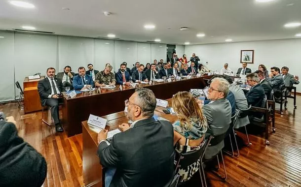 Ministros e representantes dos nove estados amazônicos e da região do Pantanal reunidos para traçar novas ações