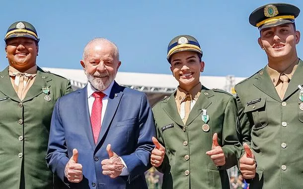 Medalhistas olímpicas celebram reconhecimentocasino 365Lulacasino 365cerimônia do Dia do Soldado